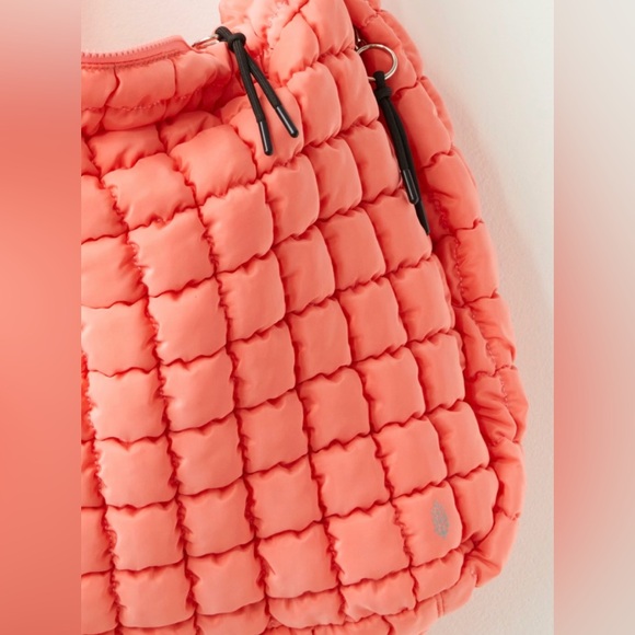FREE PEOPLE MOVEMENT CORAL Quilted Carryall Bag NWT - Picture 2 of 6